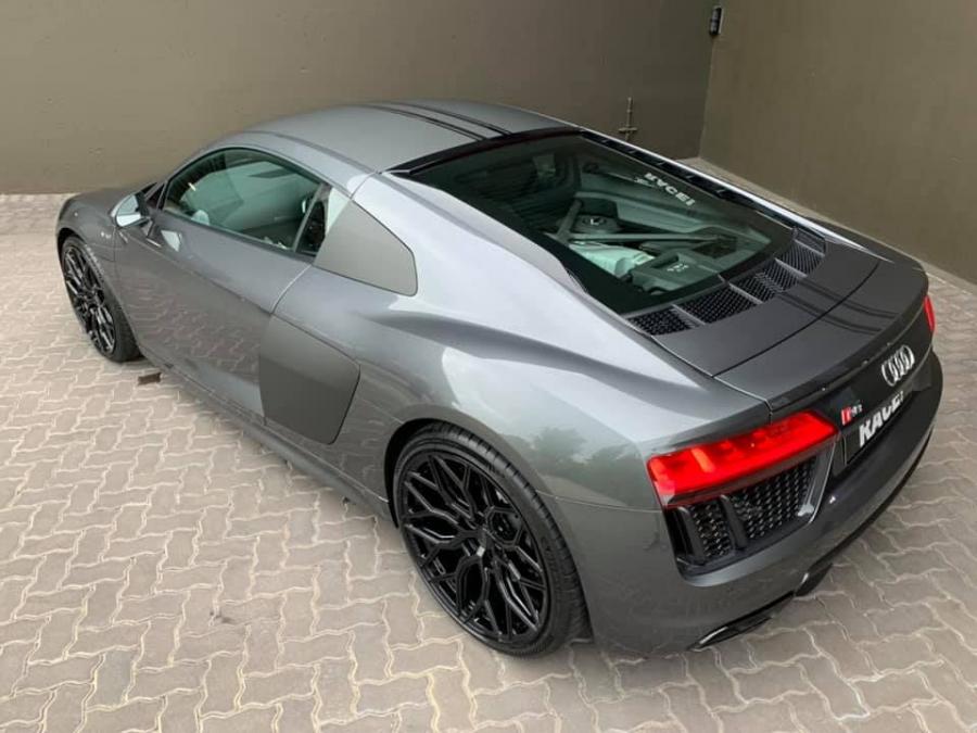  Audi R8 V10 by RACE! 2019 года  (фото 9 из 13)